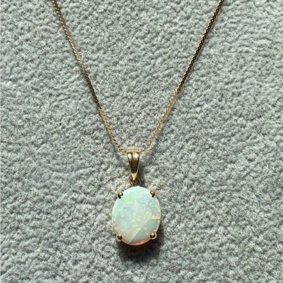 Vintage Jewelry - Vintage 14k Yellow Gold Fiery Opal Pendant Necklace
